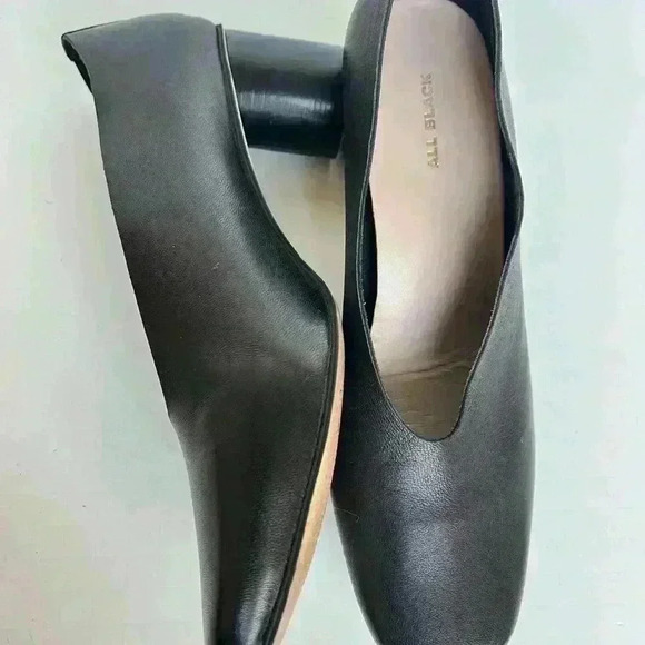 ALL BLACK Leather Pumps - Picture 6 of 9